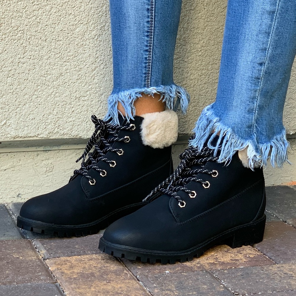 Black Laceup Hiking Faux Shearling Winter Boots - Picture 5 of 8